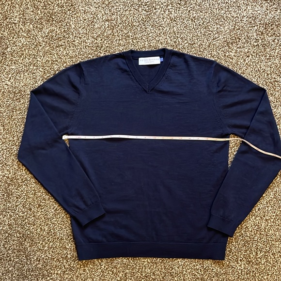 Peter Manning navy V-neck wool sweater size 3 (small) - Picture 3 of 7